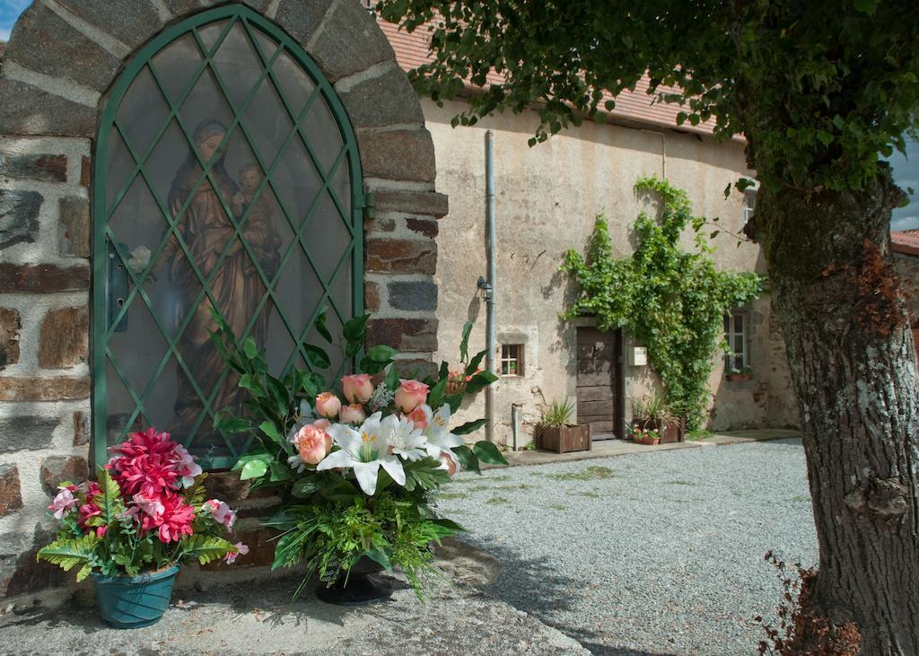 L'Ancien Presbytere Chambres D'Hote Ou Gite Le Dorat Bagian luar foto