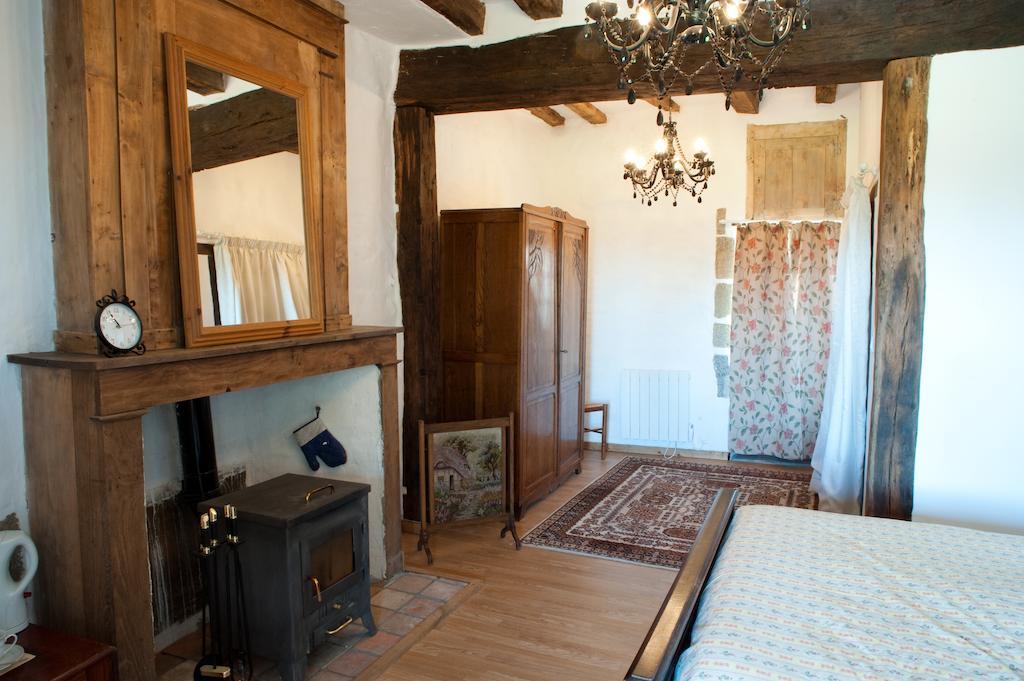 L'Ancien Presbytere Chambres D'Hote Ou Gite Le Dorat Ruang foto