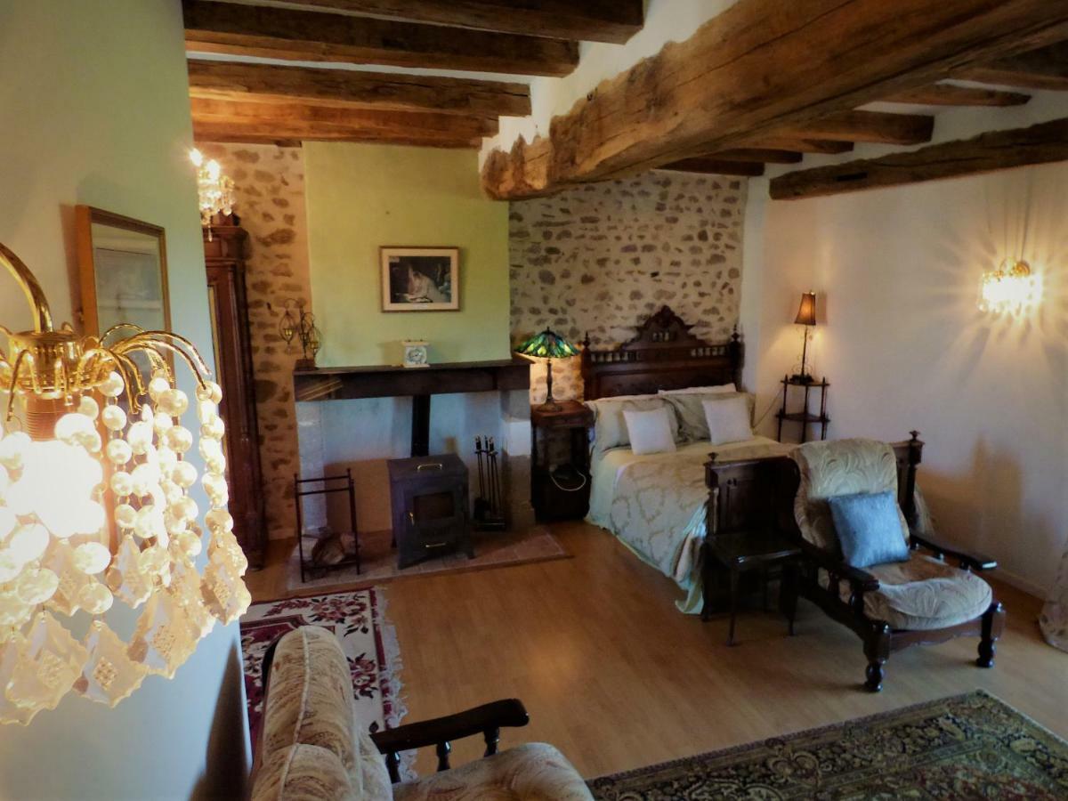 L'Ancien Presbytere Chambres D'Hote Ou Gite Le Dorat Bagian luar foto